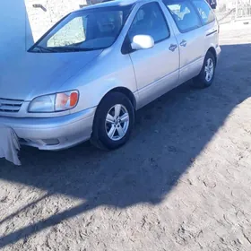 Toyota Sienna 2002