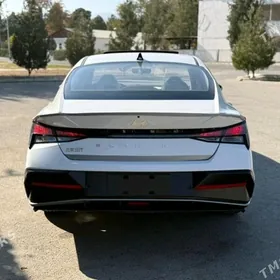 Hyundai Elantra 2025