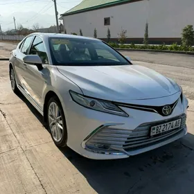 Toyota Camry 2021