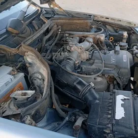 Mercedes-Benz 300E 1989