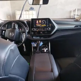 Toyota Highlander 2021