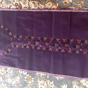 Köjüme ýaka Biser bilen bezele