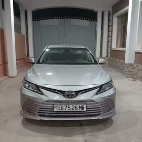 Toyota Camry 2021