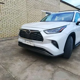 Toyota Highlander 2021
