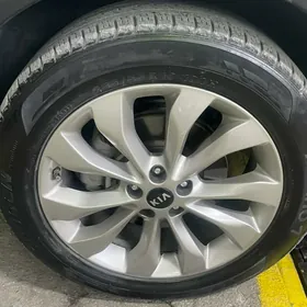 235/55/19 Kumho