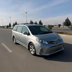 Toyota Sienna 2020