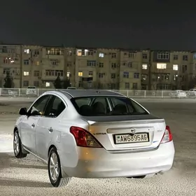 Nissan Versa 2011