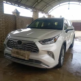 Toyota Highlander 2021