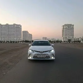 Toyota Camry Hybrid 2020
