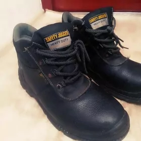 Продается ботинки!