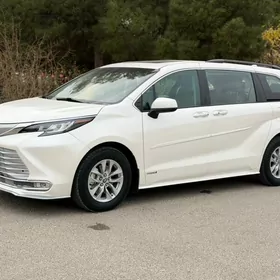 Toyota Sienna 2021