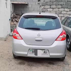 Nissan Tiida 2011