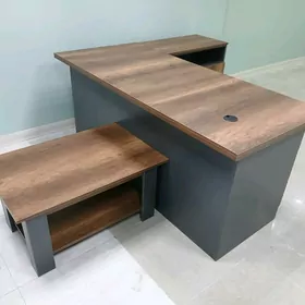 ofysnyy stol drektorski baslyk