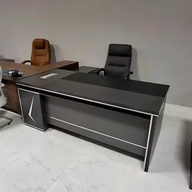 ofisni drektorsky kreslo stol