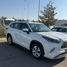Toyota Highlander 2021