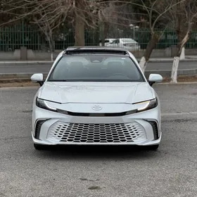 Toyota Camry 2025