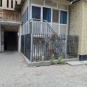 satlyk jaý eýesinden