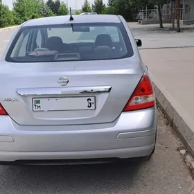 Nissan Versa 2010