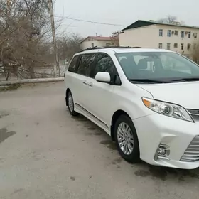 Toyota Sienna 2018
