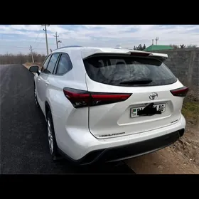 Toyota Highlander 2021