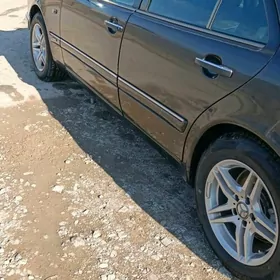 Mercedes-Benz E320 1996