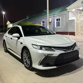 Toyota Camry 2021