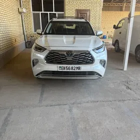 Toyota Highlander 2021