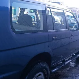 Mitsubishi Montero 1999