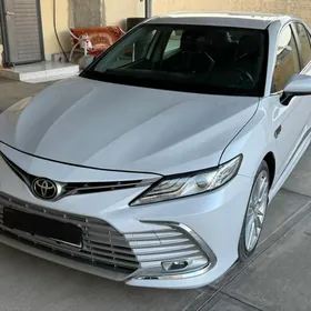 Toyota Camry 2021