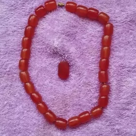 янтарные бусы