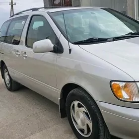 Toyota Sienna 2002
