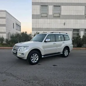 Mitsubishi Pajero 2021