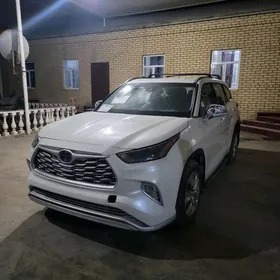 Toyota Highlander 2021