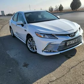 Toyota Camry 2021