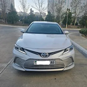 Toyota Camry Hybrid 2021