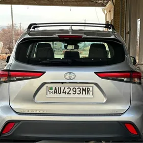 Toyota Highlander 2021