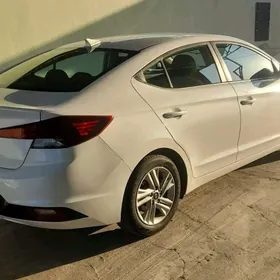 Hyundai Elantra 2020