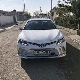 Toyota Camry 2021