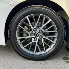 Lexus ES diska luxury