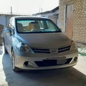 Nissan Tiida 2008