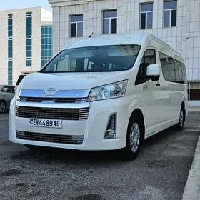 Toyota Hiace 2022