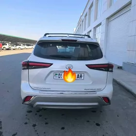 Toyota Highlander 2021