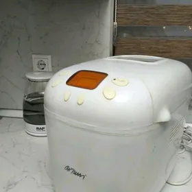 Hamyr edŷan maşynka.