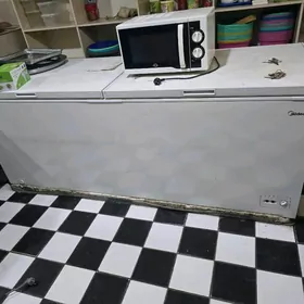 Marazilnik Midea 700litr