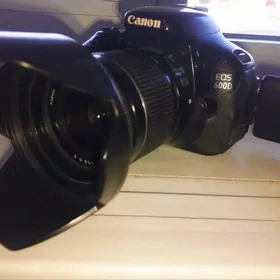 CANON 600D