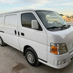 Nissan Urvan 2010