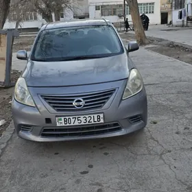 Nissan Versa 2012