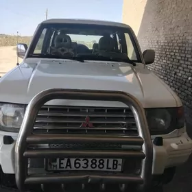 Mitsubishi Pajero 1993
