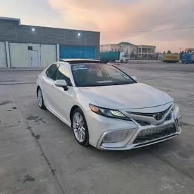 Toyota Camry 2021
