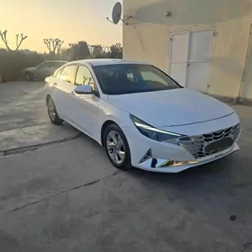 Hyundai Elantra 2022